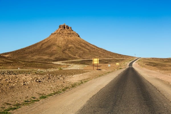 Una carretera en el desierto del Sahara